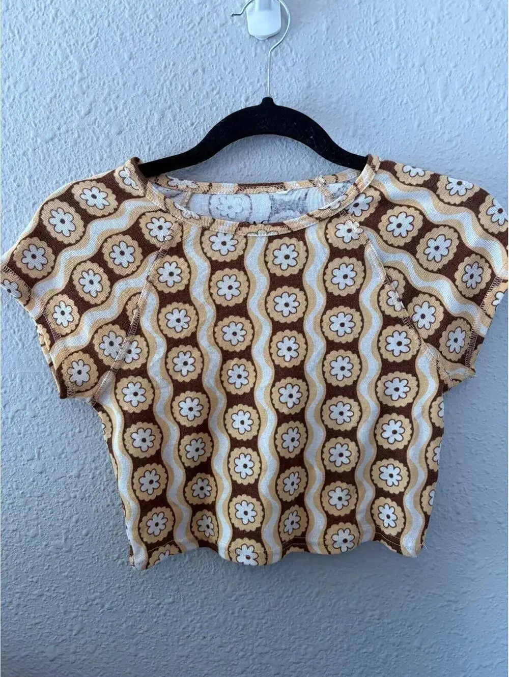 Pacsun brown floral cropped tee size S